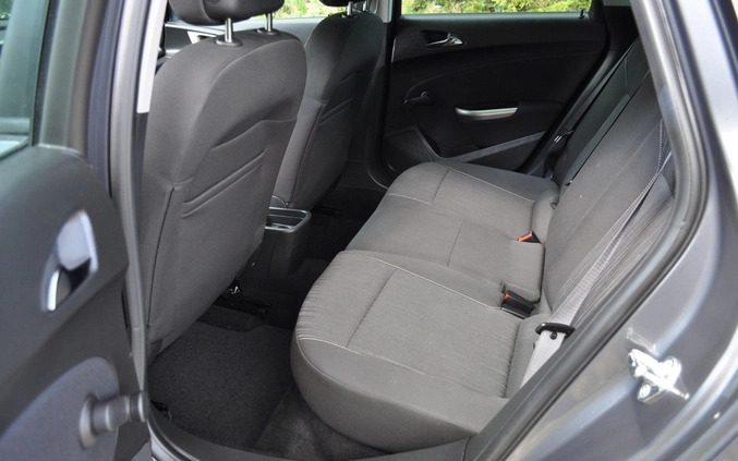 Opel Astra cena 21900 przebieg: 279000, rok produkcji 2011 z Sieradz małe 172
